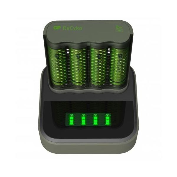 GP Batteries ReCyko Speed M451 Akkulaturi AA-paristoilla ja latausasemalla