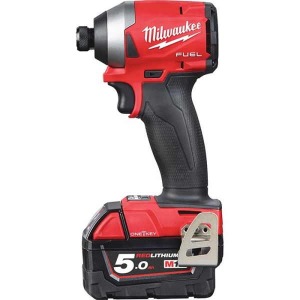 Milwaukee M18 ONEID2-502X Iskevä ruuvinväännin sis. 5,0 Ah:n akut ja laturin