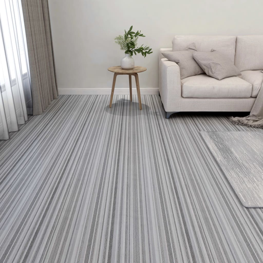 vidaXL Itsekiinnittyvä lattialankku 55 kpl PVC 5,11 m² vaaleanharmaa