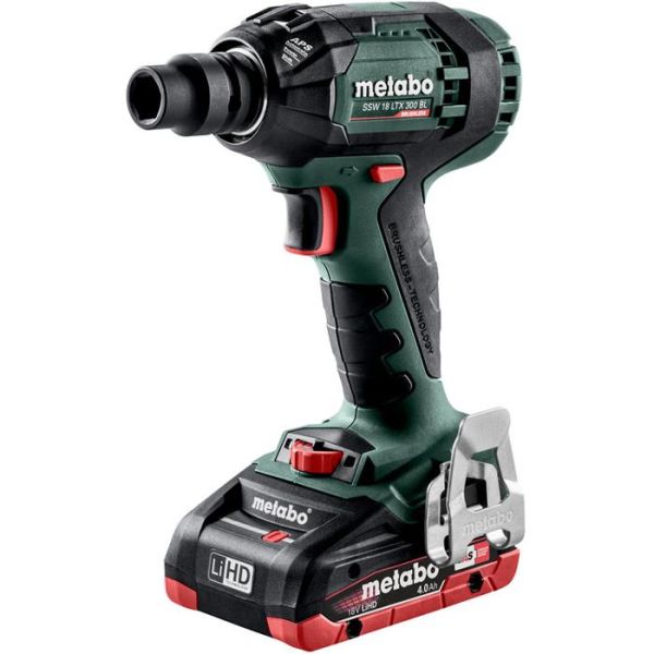 Metabo SSW 18 LTX 300 BL Mutterinväännin 2 x 4,0 Ah:n akku ja laturi
