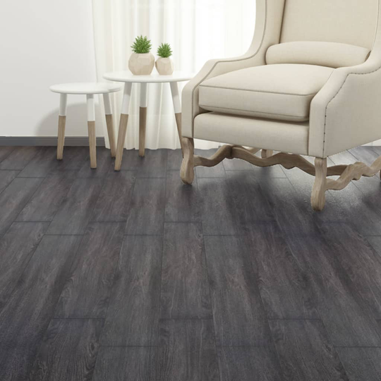 vidaXL Itsekiinnittyvät PVC-lattialankut 2,51 m² 2 mm musta ja valk.