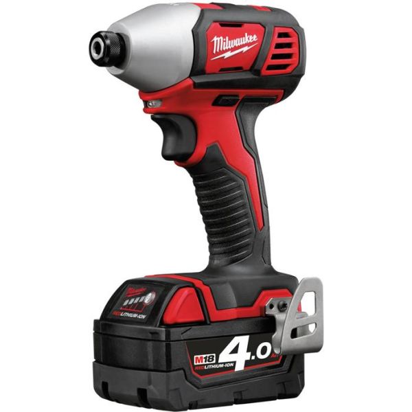 Milwaukee M18 BID-402C Iskevä ruuvinväännin sis. akut ja laturin