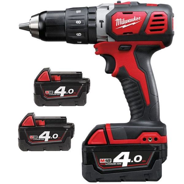 Milwaukee M18 BPD-403C Iskuporakone sis. akut ja laturin