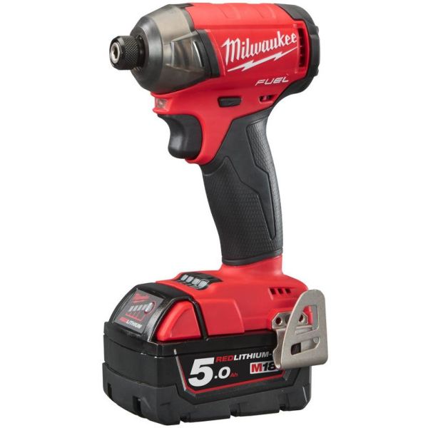 Milwaukee M18 FQID-502X Iskevä ruuvinväännin sis. akut ja laturin