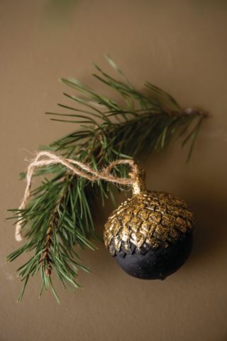 Black acorn koriste musta